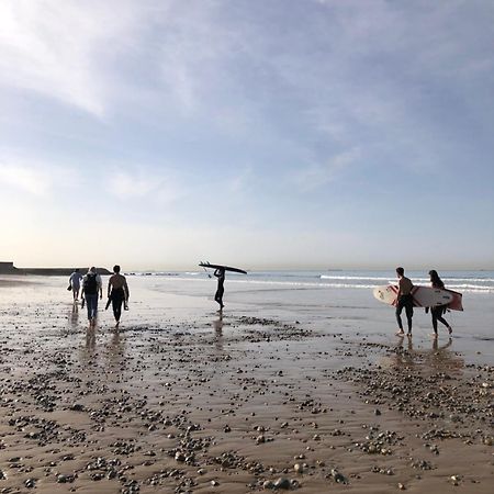 Psycho Surf Camp Bed & Breakfast ทากาเซาท์ ภายนอก รูปภาพ